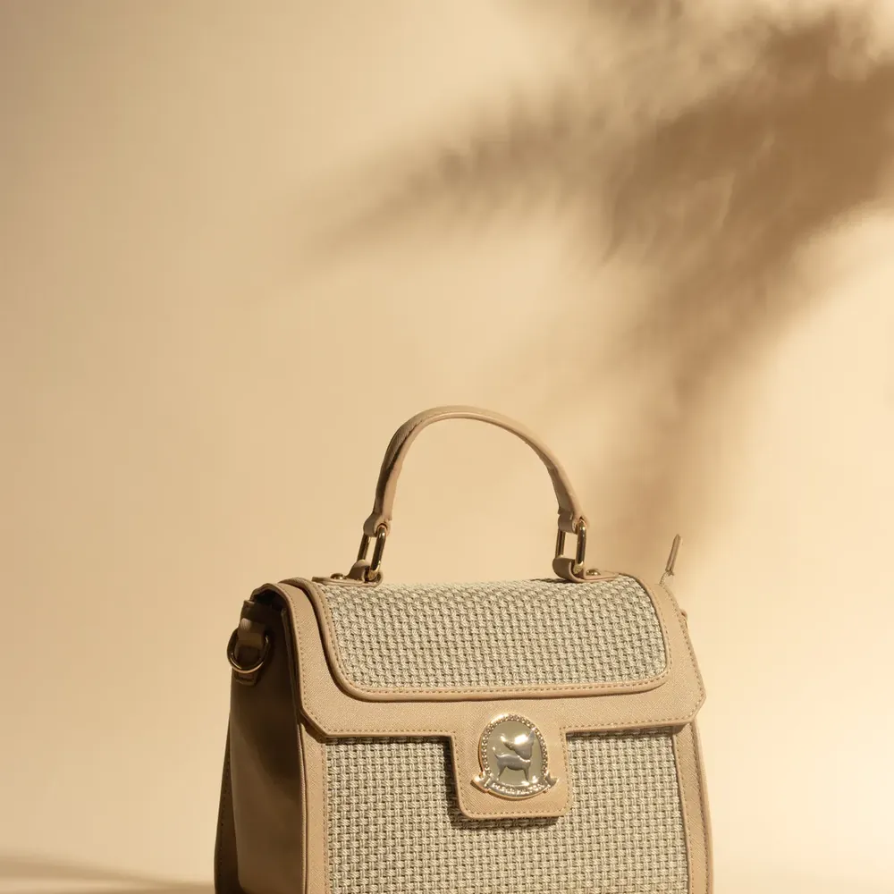 Cartera de mano tejida